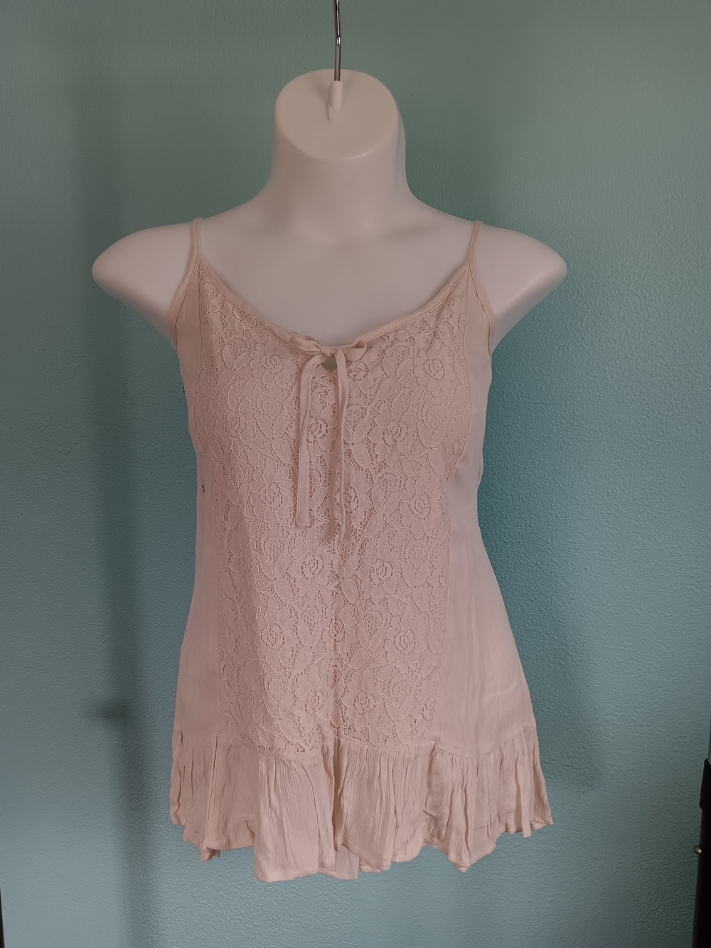 Torrid 3x Light Cream Lace-Front Ruffle Camisole Top